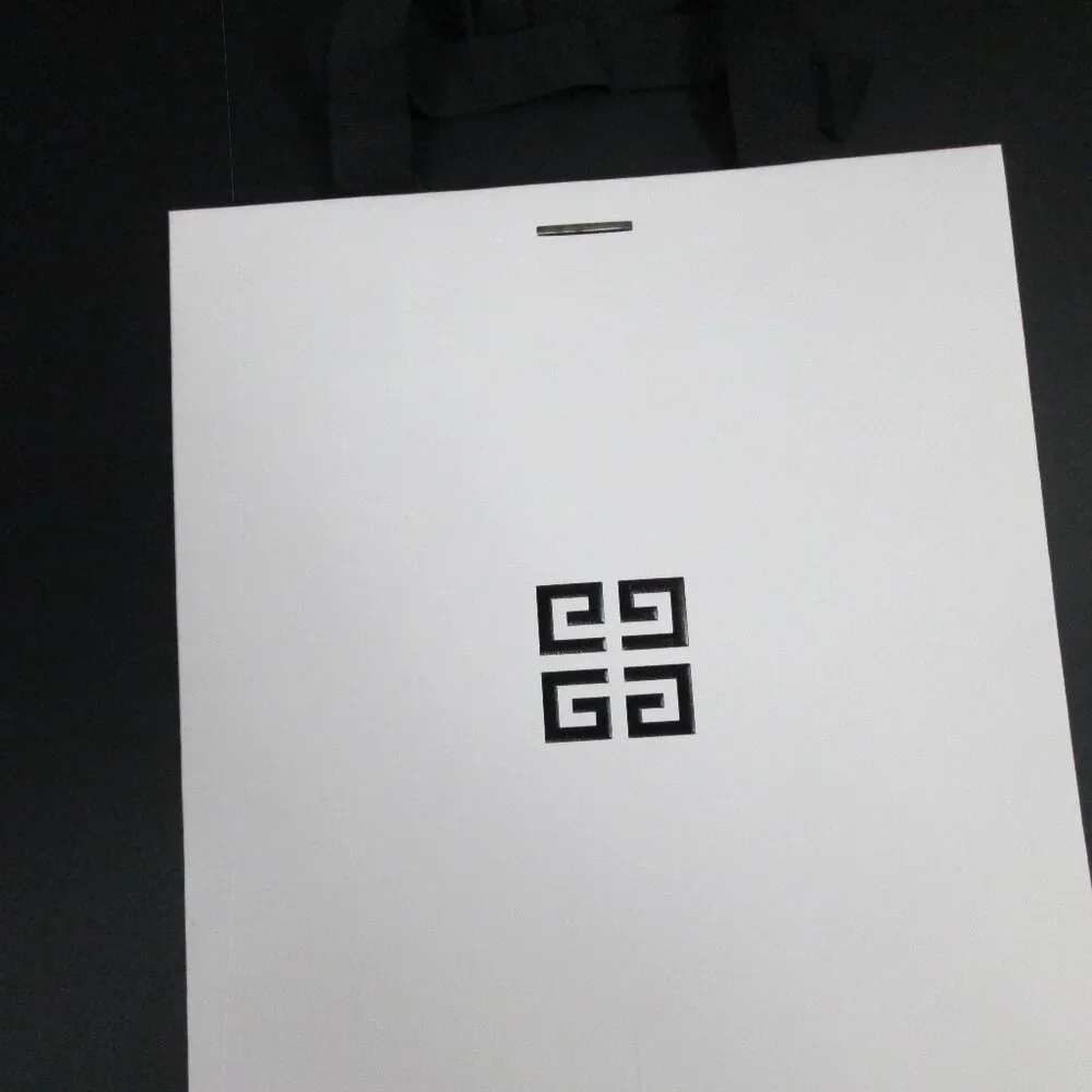 Givenchy Shopping Bag White/Black Recent Campaign Logo bag CUTE! - Picture 2 of 3